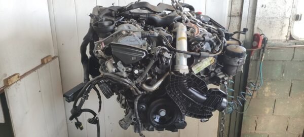 Mercedes-Benz  C-CLASS (W204) - Engine - Image 2