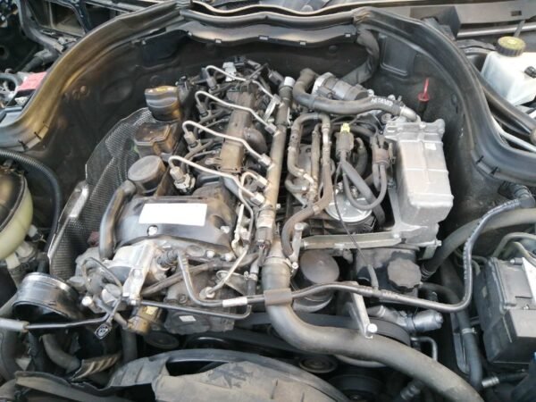 Mercedes-benz  C-CLASS (W204) - Engine - Image 2