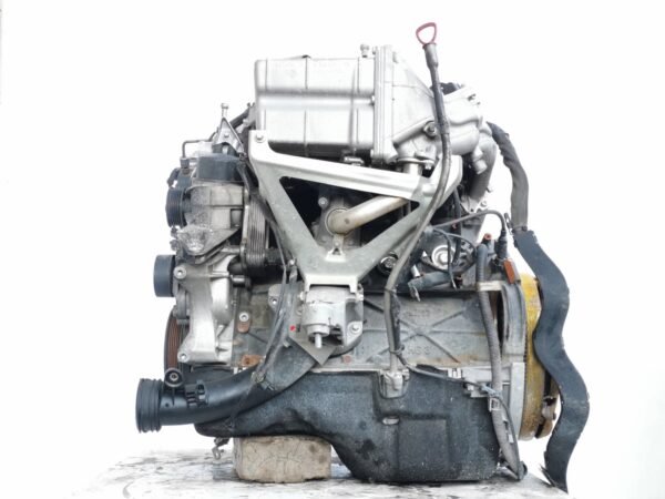 Mercedes-benz  C-CLASS (W204) - Engine - Image 4