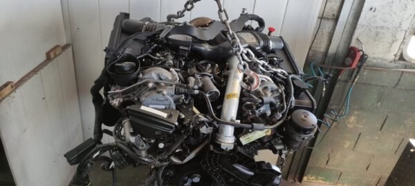 Mercedes-Benz  C-CLASS (W204) - Engine - Image 3