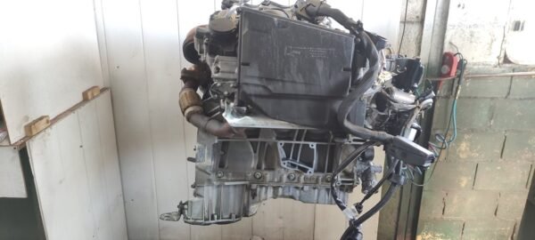 Mercedes-Benz  C-CLASS (W204) - Engine - Image 4