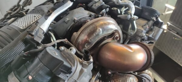 Mercedes-Benz  C-CLASS (W204) - Engine - Image 5